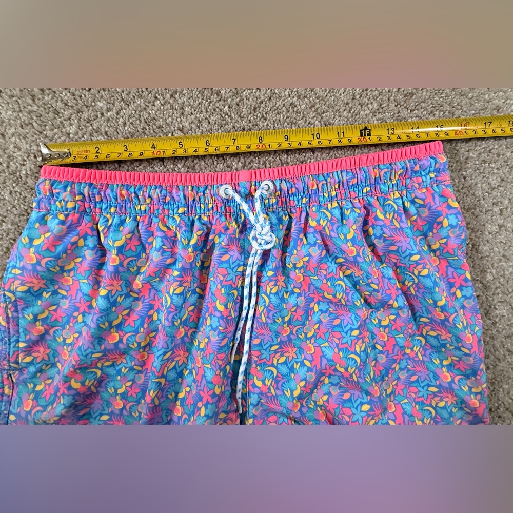 Chubbies "The Spades" 5.5 Blue Floral Mesh Lined Swim Trunks Mens Size M - Picture 10 of 13